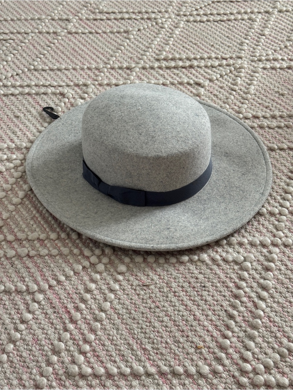 Elizabeth and James Light Gray Felt Hat with Navy Trim